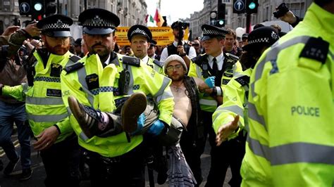 L­o­n­d­r­a­­d­a­k­i­ ­ç­e­v­r­e­c­i­ ­i­ş­g­a­l­ ­e­y­l­e­m­i­n­d­e­ ­g­ö­z­a­l­t­ı­ ­7­5­0­ ­o­l­d­u­